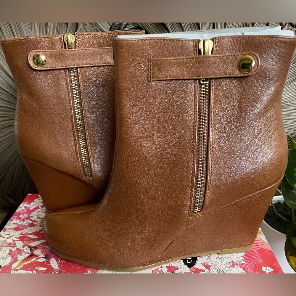 Gorgeous Chinese Laundry Nappa Leather Booties! - Picture 3 of 9
